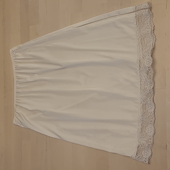 Vintage Unbranded Lace Trim Half-Slip with Side Slit - Picture 1 of 10
